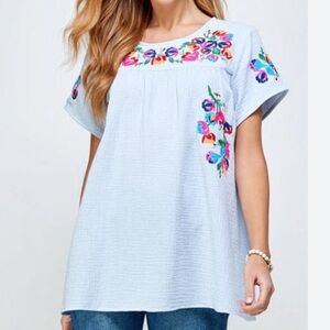 Boutique Blue Floral Embroidered Flowy Top Size Medium